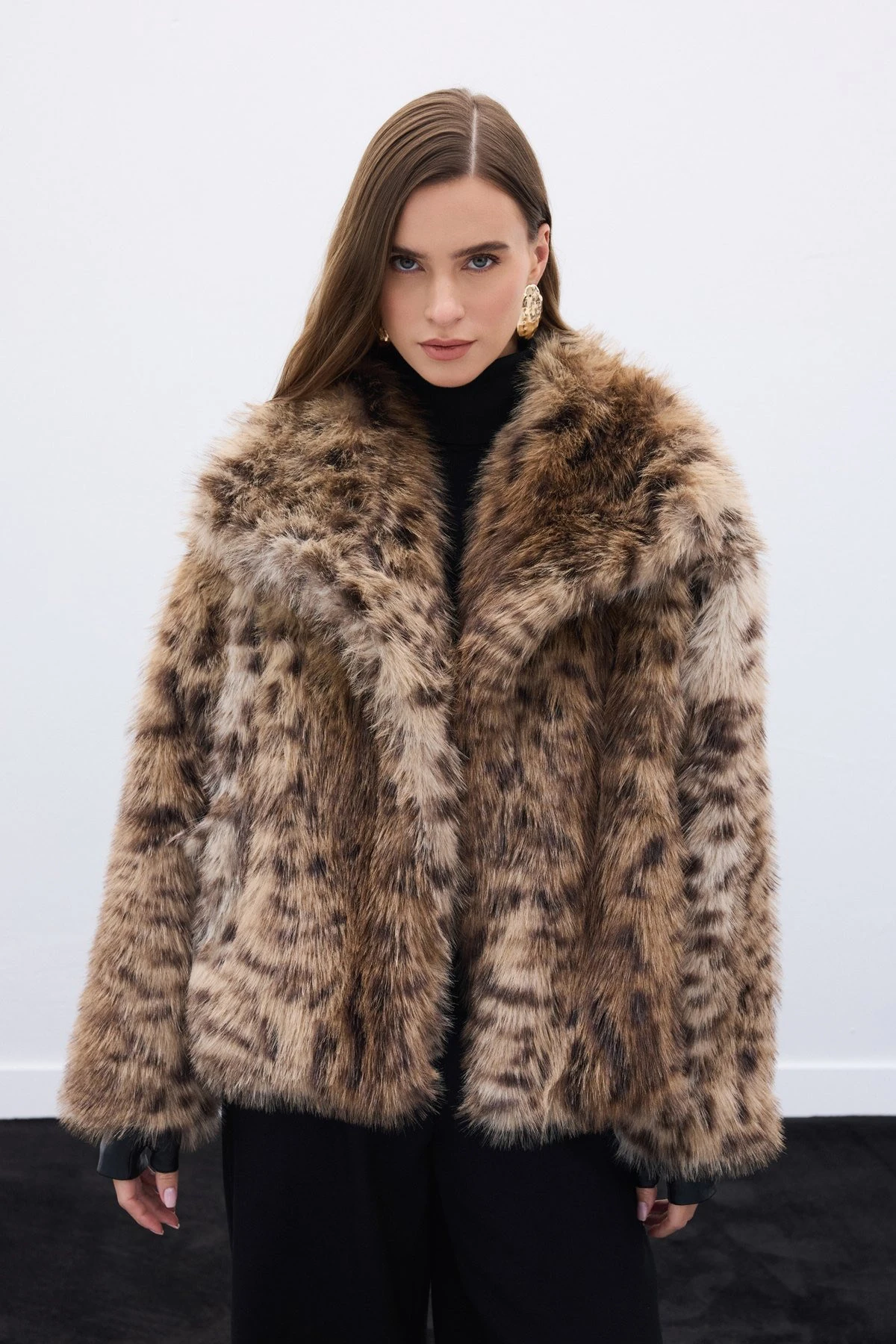 Geniş Yaka Leopar Desenli Kadın Kürk