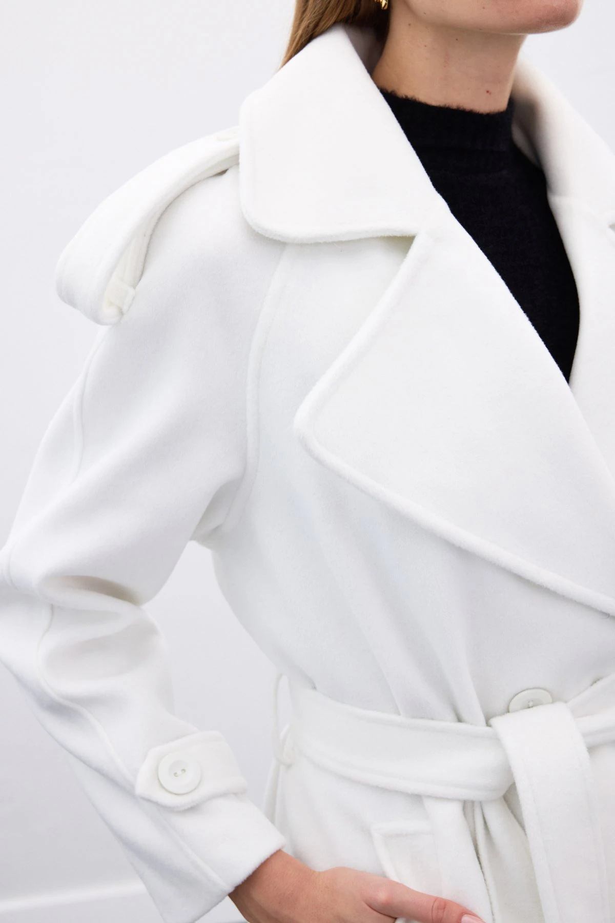 Apolet Detaylı Geniş Yaka Uzun Kadın Kaban - экрю