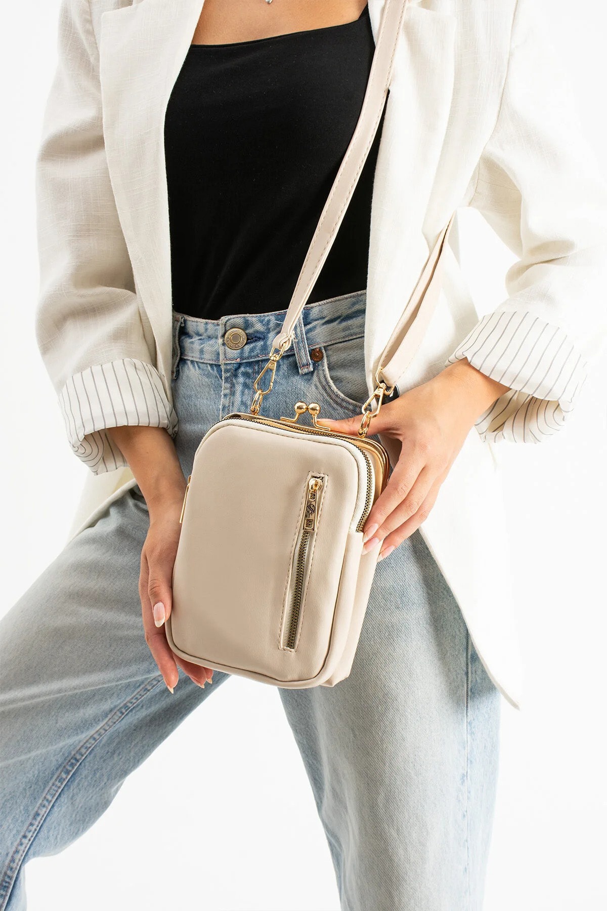 Gold Aksesuarlı Çapraz Askılı Suni Deri Omuz ve Çapraz Çanta - Krem