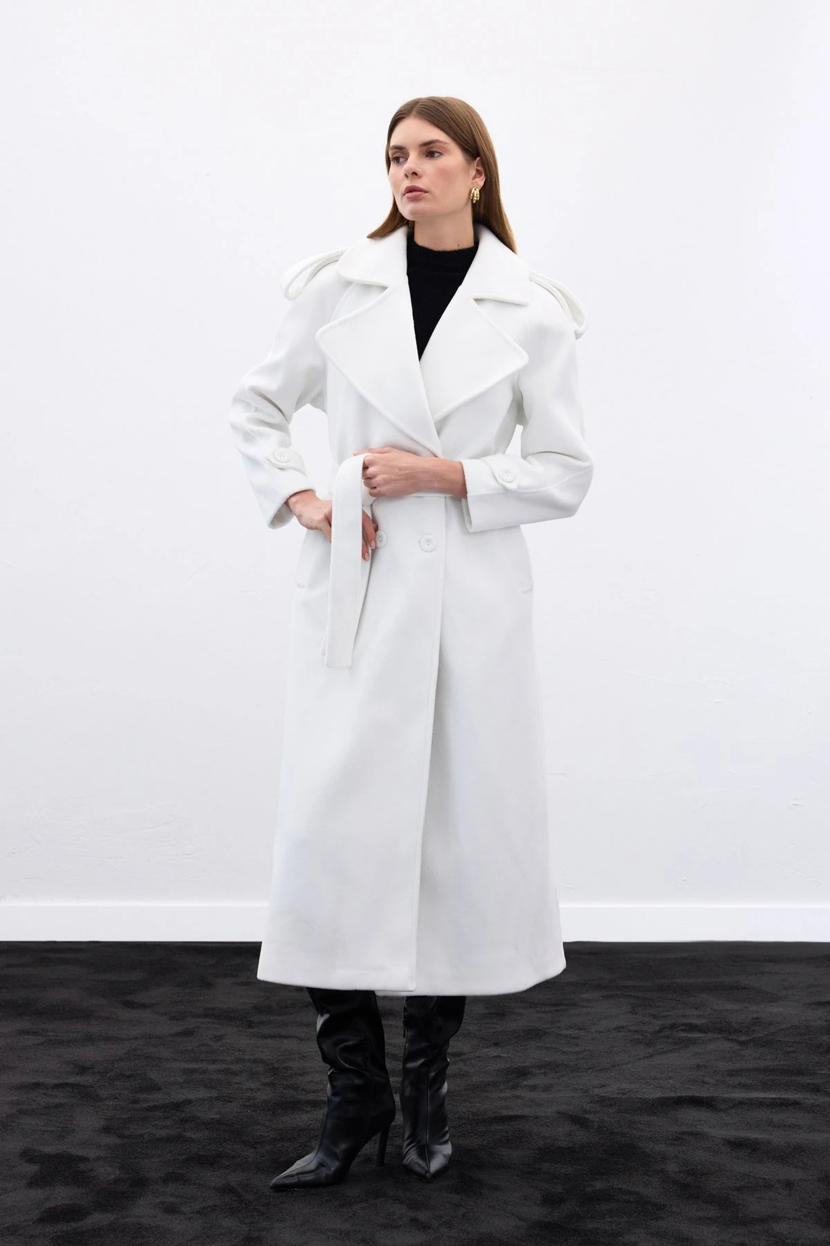 Apolet Detaylı Geniş Yaka Uzun Kadın Kaban - экрю