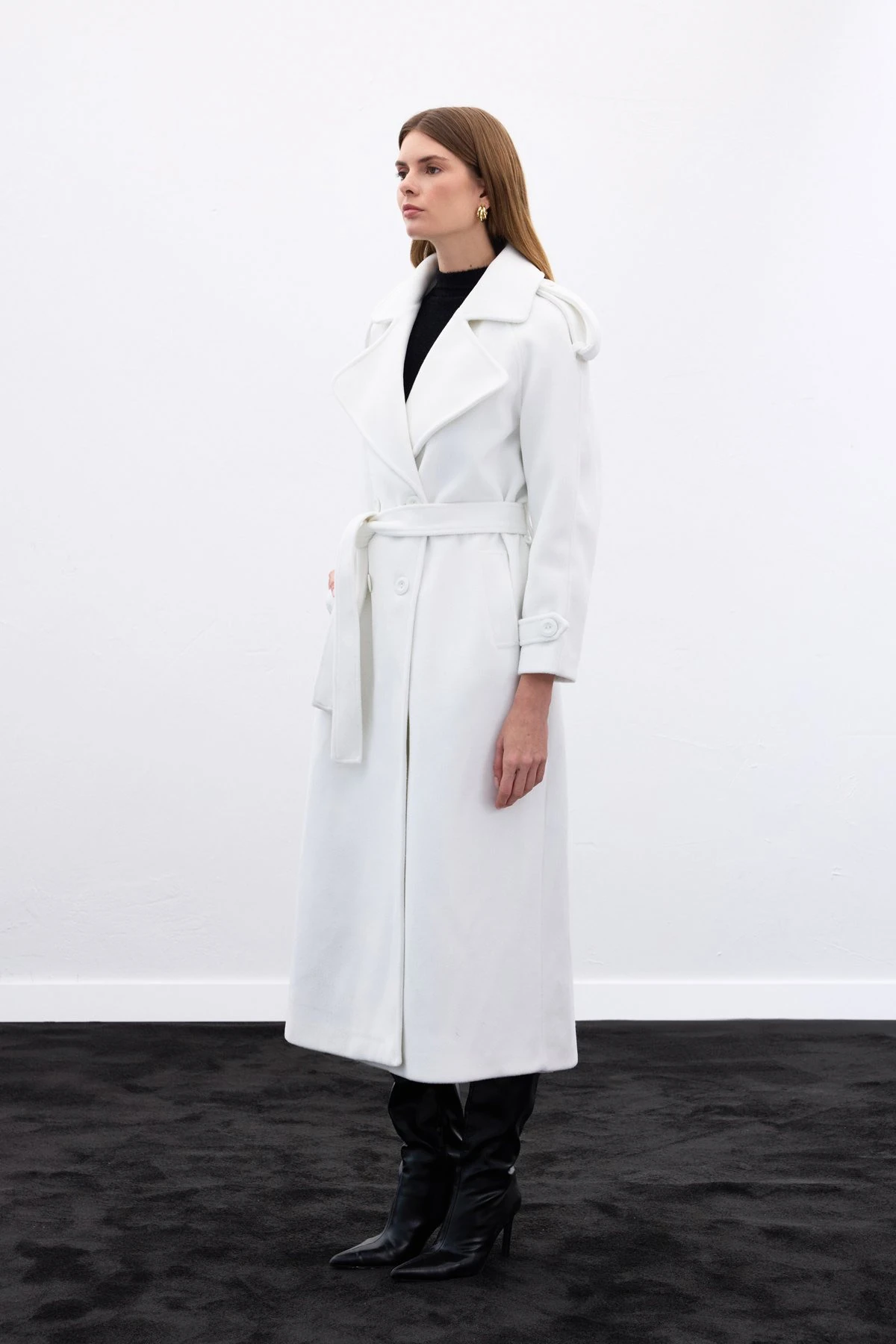 Apolet Detaylı Geniş Yaka Uzun Kadın Kaban - экрю