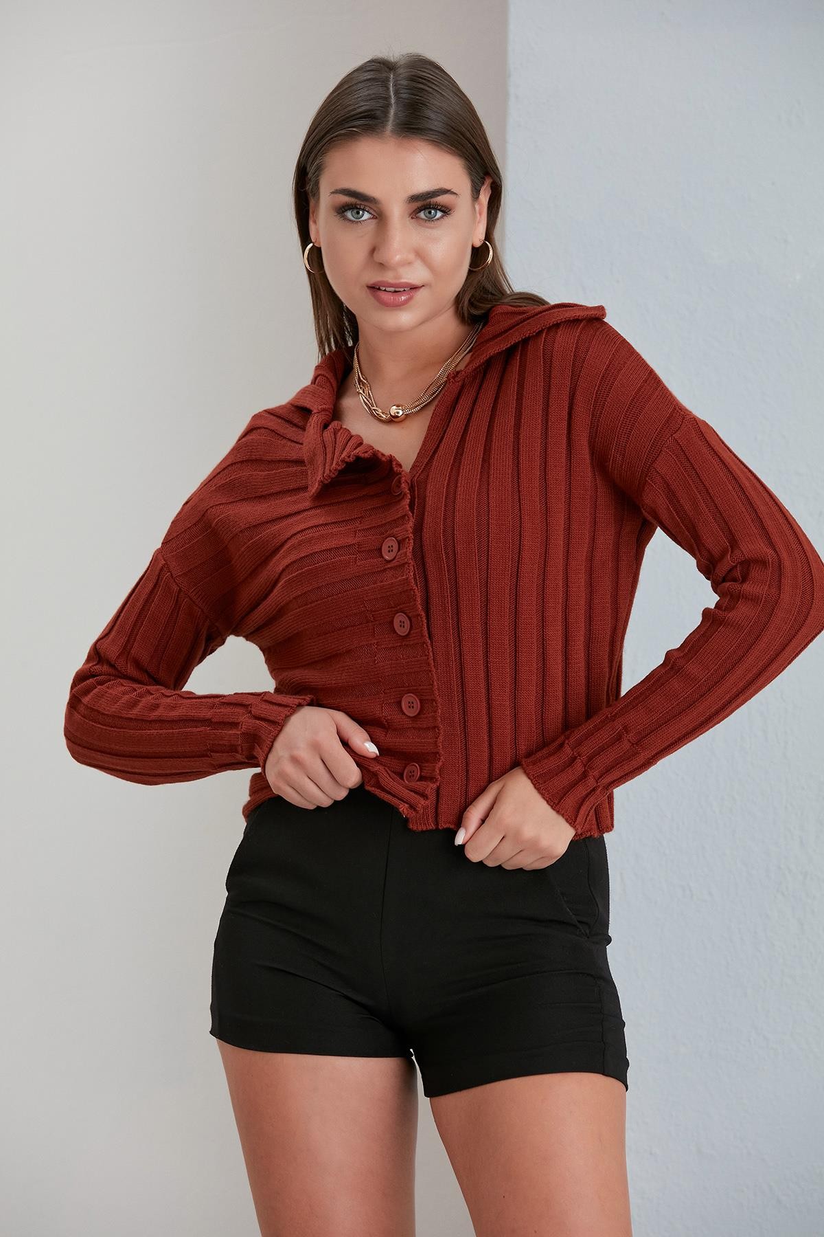 Kalın Fitilli Geniş Yaka Slim Fit Kısa Kadın Hırka - Kahverengi