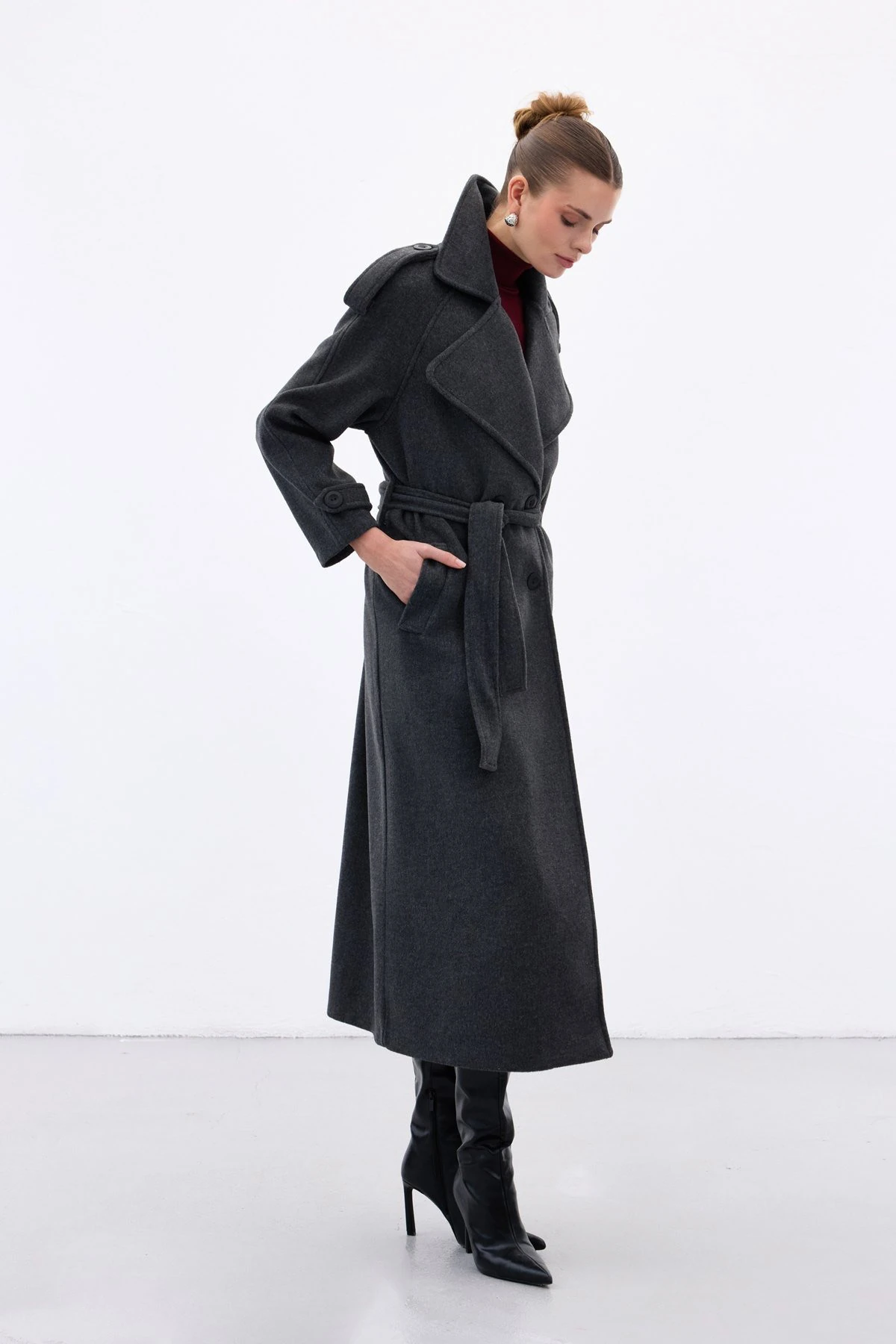 Apolet Detaylı Geniş Yaka Uzun Kadın Kaban - Антрацит