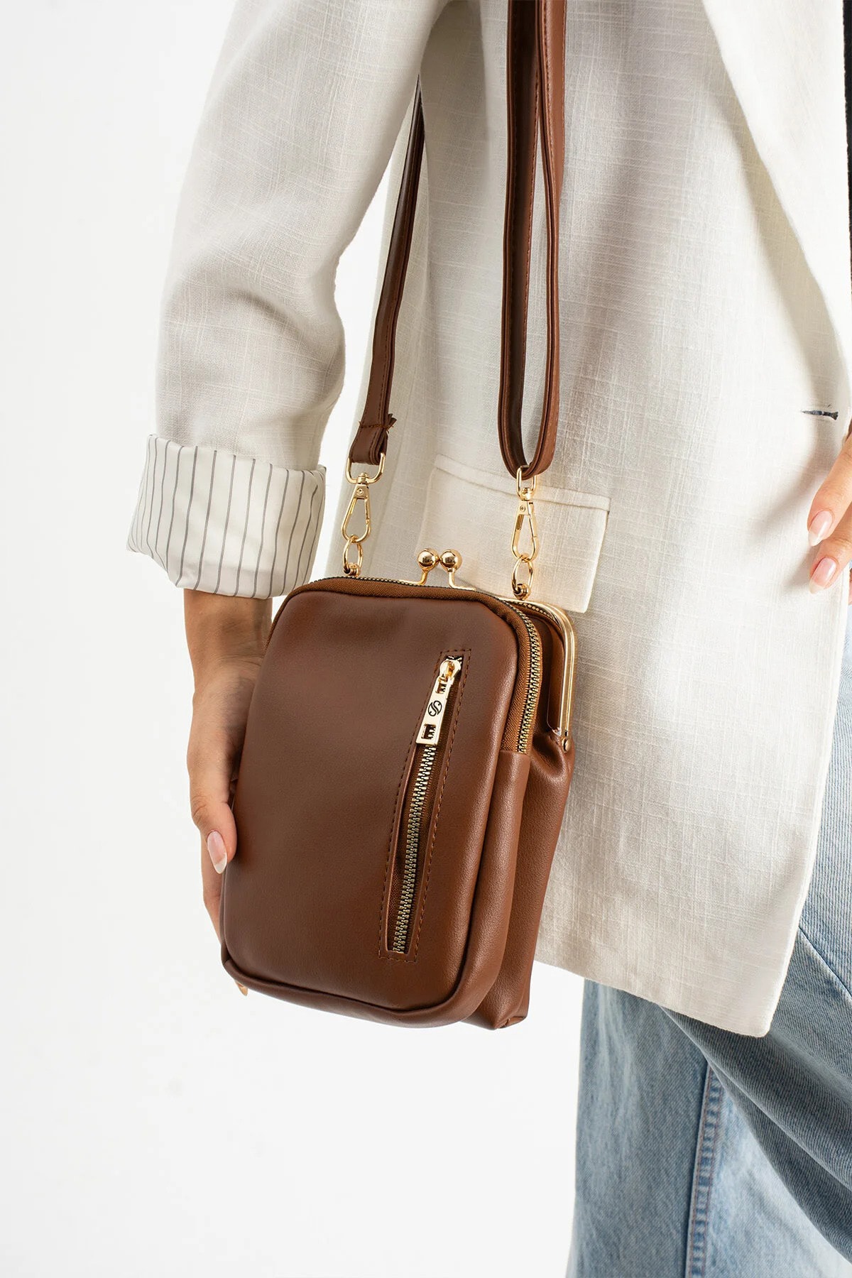 Gold Aksesuarlı Çapraz Askılı Suni Deri Omuz ve Çapraz Çanta - Taba Mat