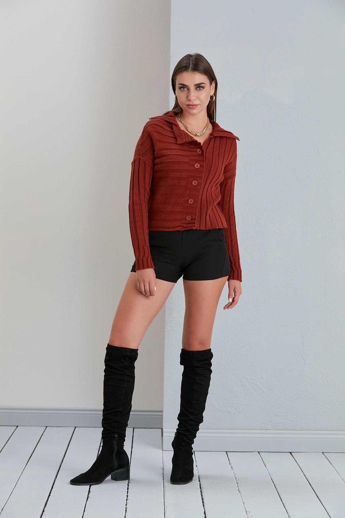 Kalın Fitilli Geniş Yaka Slim Fit Kısa Kadın Hırka - Kahverengi