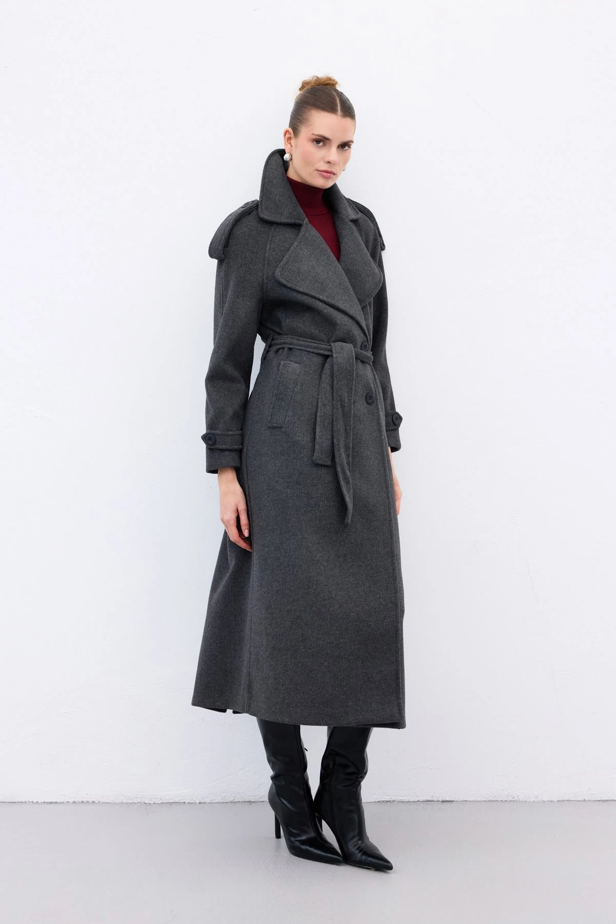 Apolet Detaylı Geniş Yaka Uzun Kadın Kaban - Антрацит