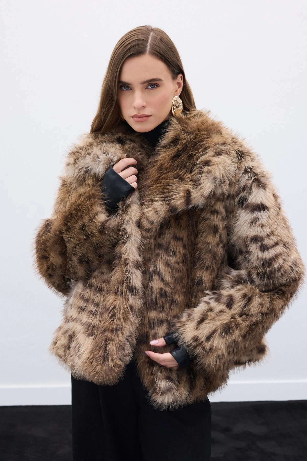 Geniş Yaka Leopar Desenli Kadın Kürk