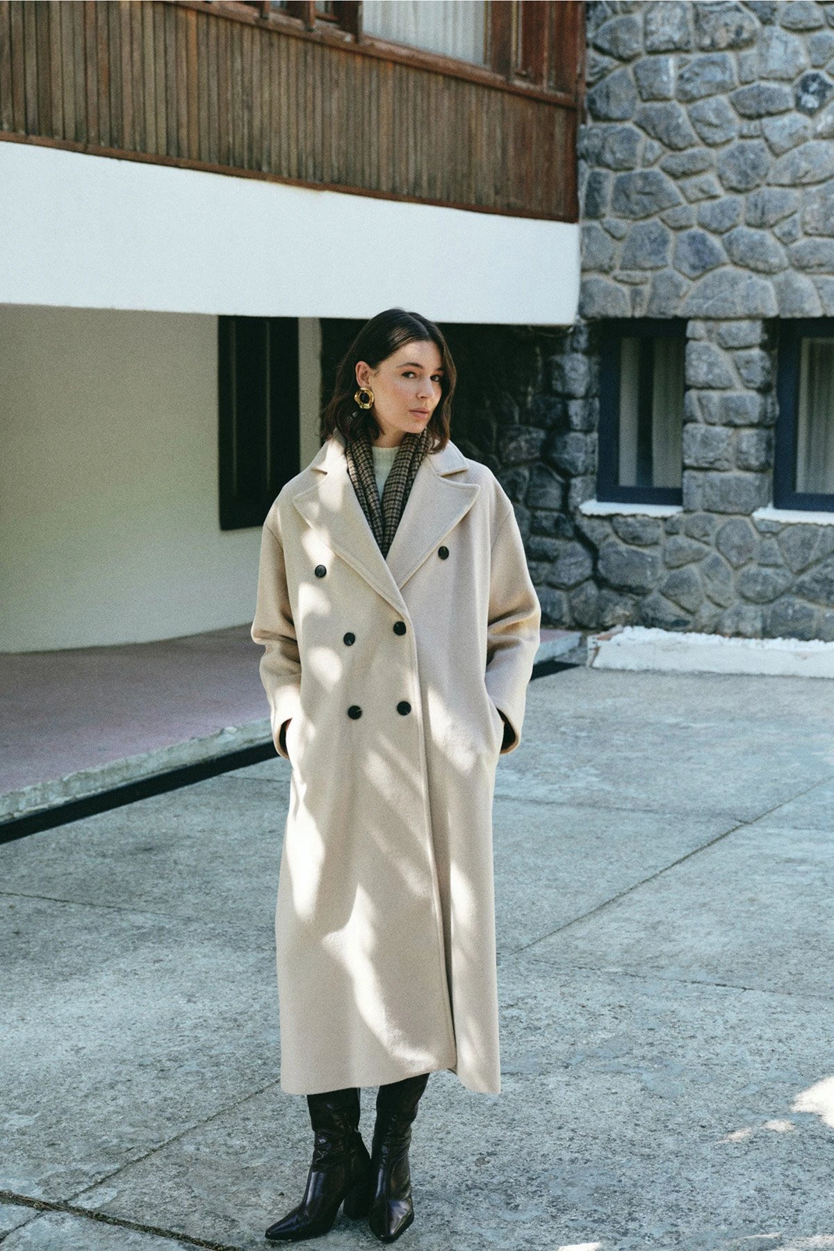 Bej Kruvaze Uzun Kadın Kaban