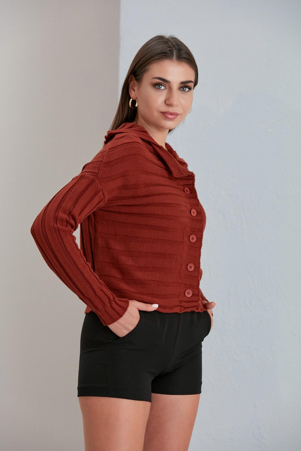 Kalın Fitilli Geniş Yaka Slim Fit Kısa Kadın Hırka - Kahverengi