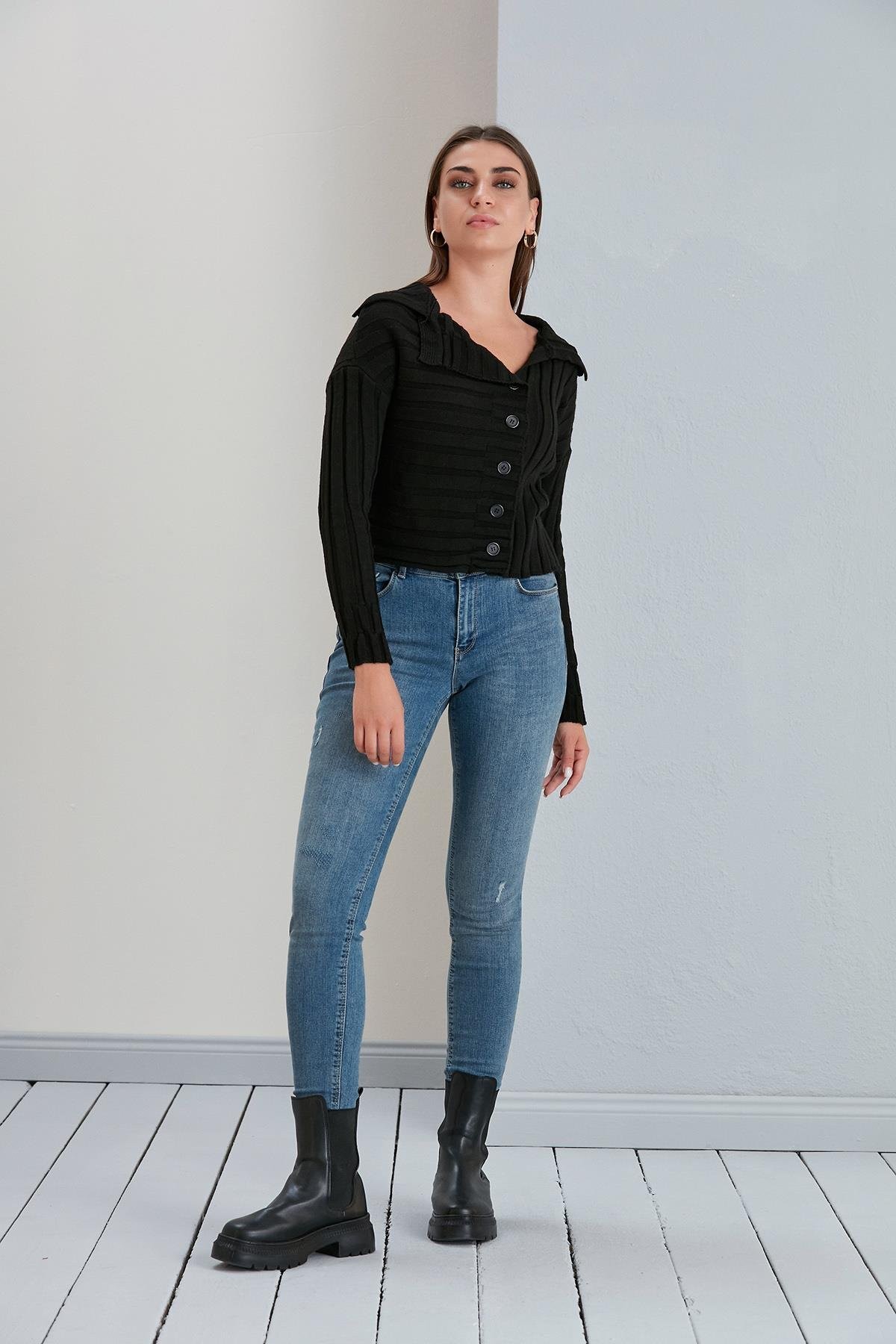 Kalın Fitilli Geniş Yaka Slim Fit Kısa Kadın Hırka - Siyah