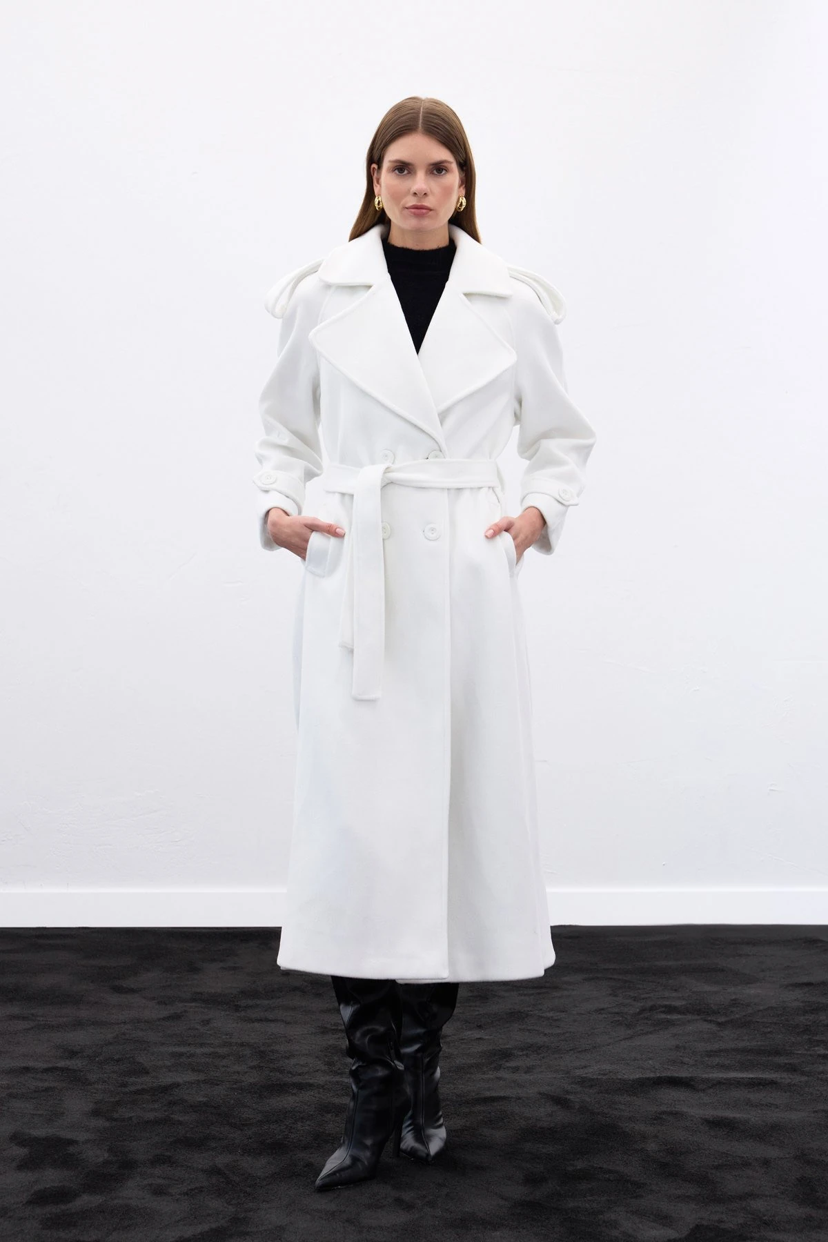 Apolet Detaylı Geniş Yaka Uzun Kadın Kaban - Ekru