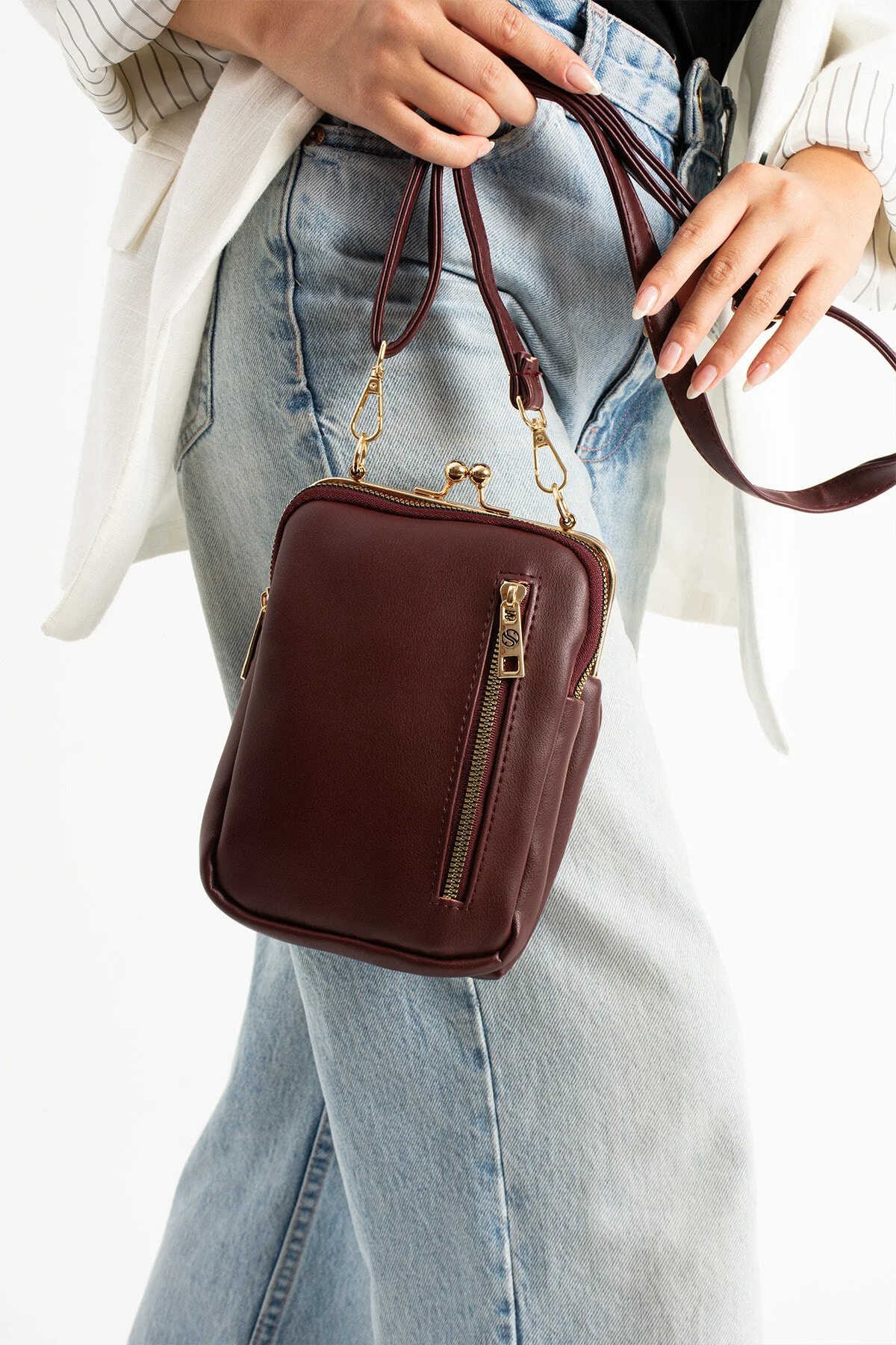 Gold Aksesuarlı Çapraz Askılı Suni Deri Omuz ve Çapraz Çanta - Bordo