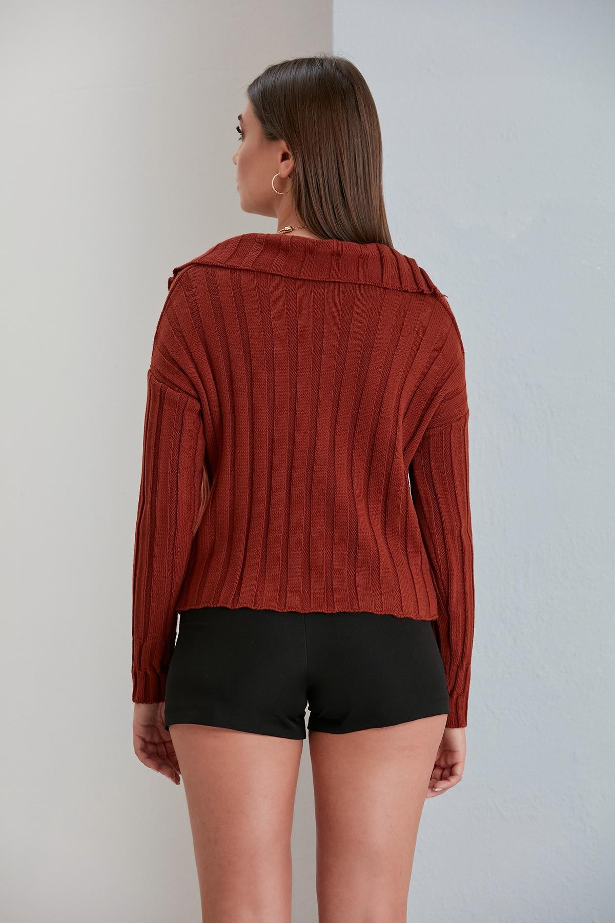 Kalın Fitilli Geniş Yaka Slim Fit Kısa Kadın Hırka - Kahverengi