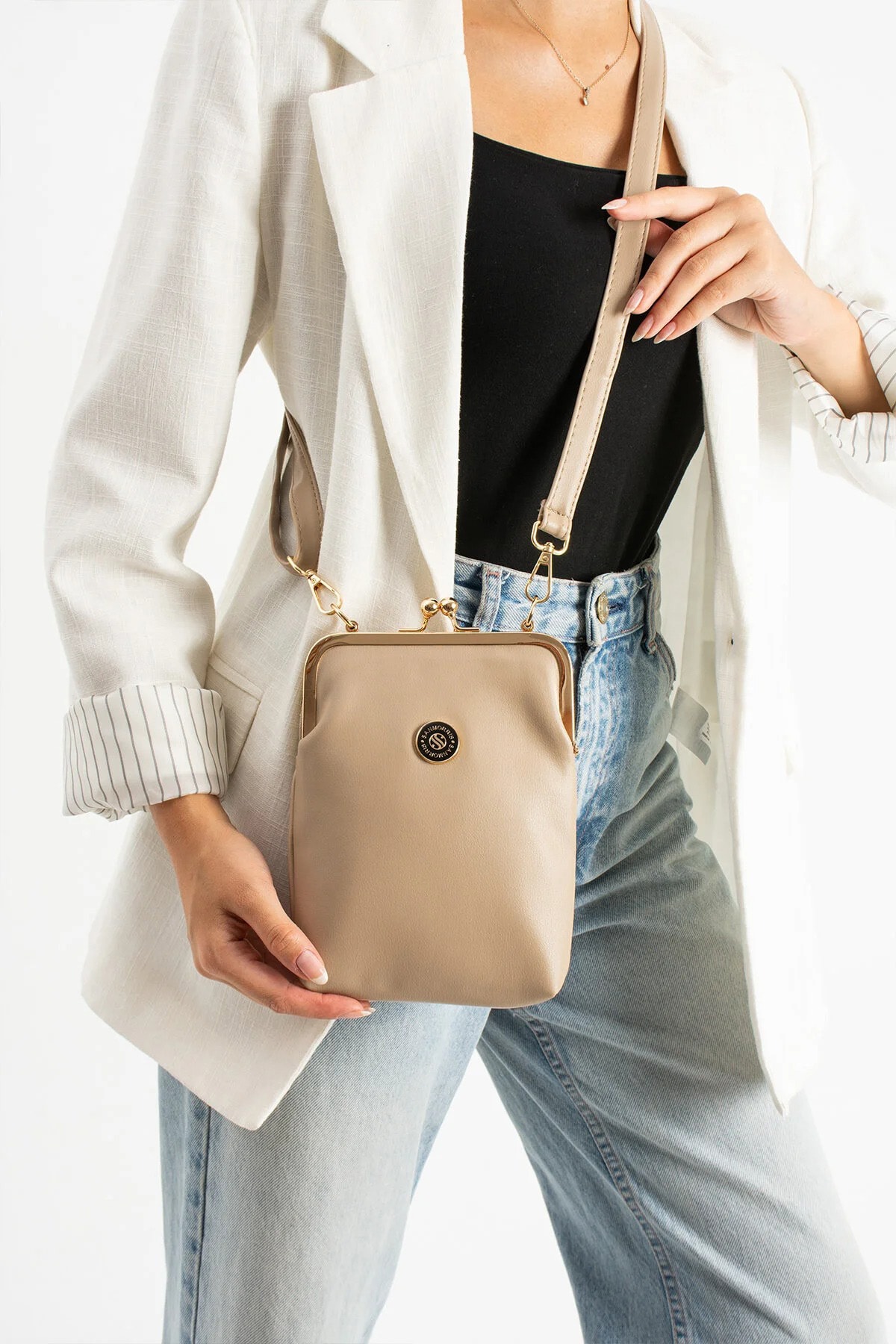 Gold Aksesuarlı Çapraz Askılı Suni Deri Omuz ve Çapraz Çanta