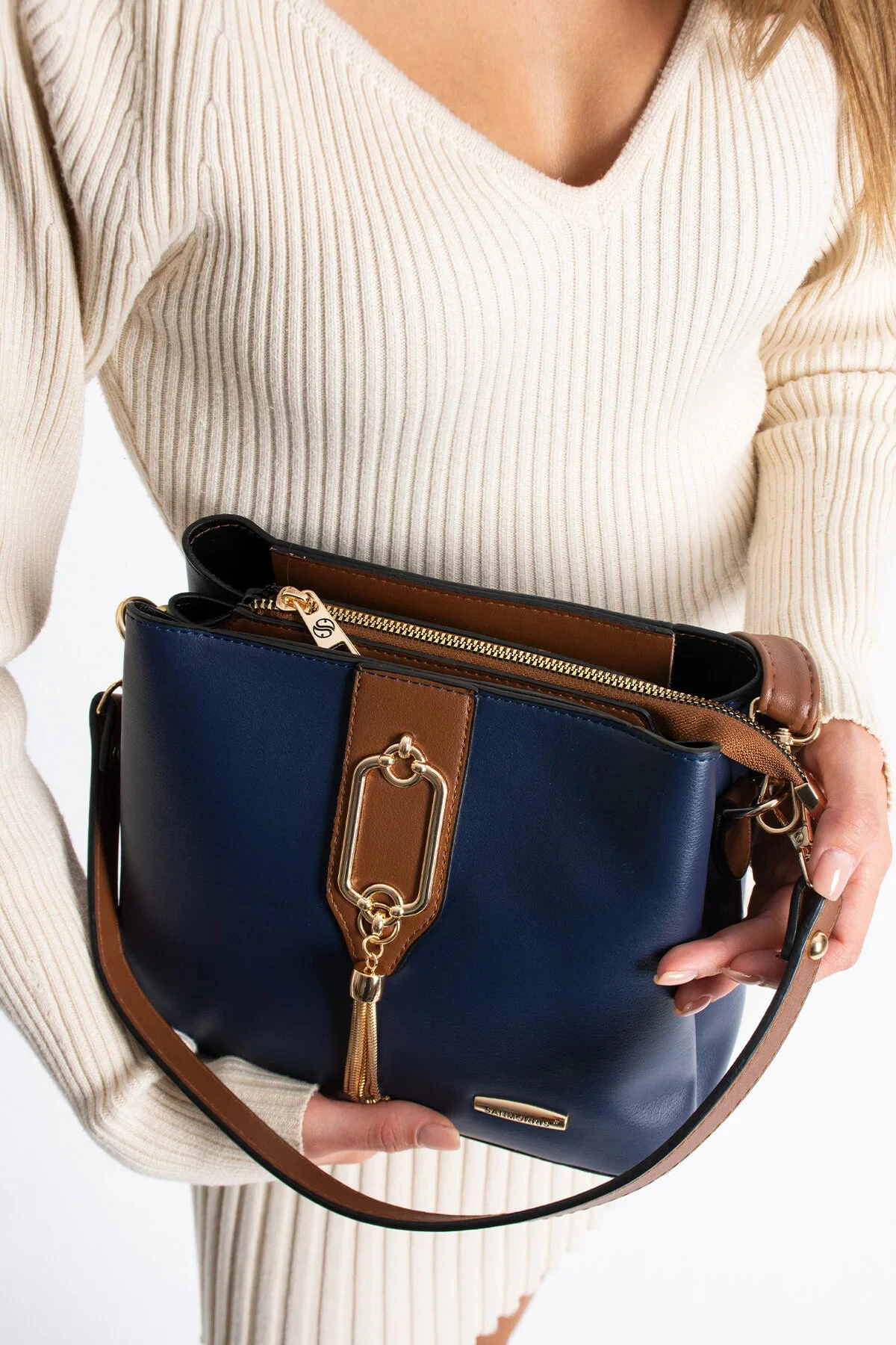 Gold Detaylı 3 Bölmeli Omuz ve Çapraz Kadın Çanta - Lacivert