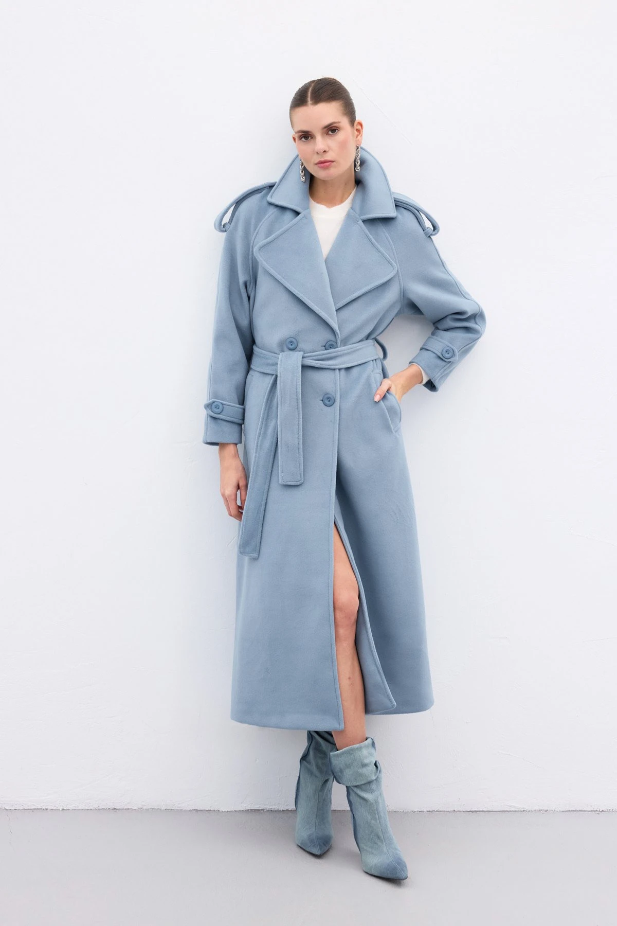 Apolet Detaylı Geniş Yaka Uzun Kadın Kaban - Синий