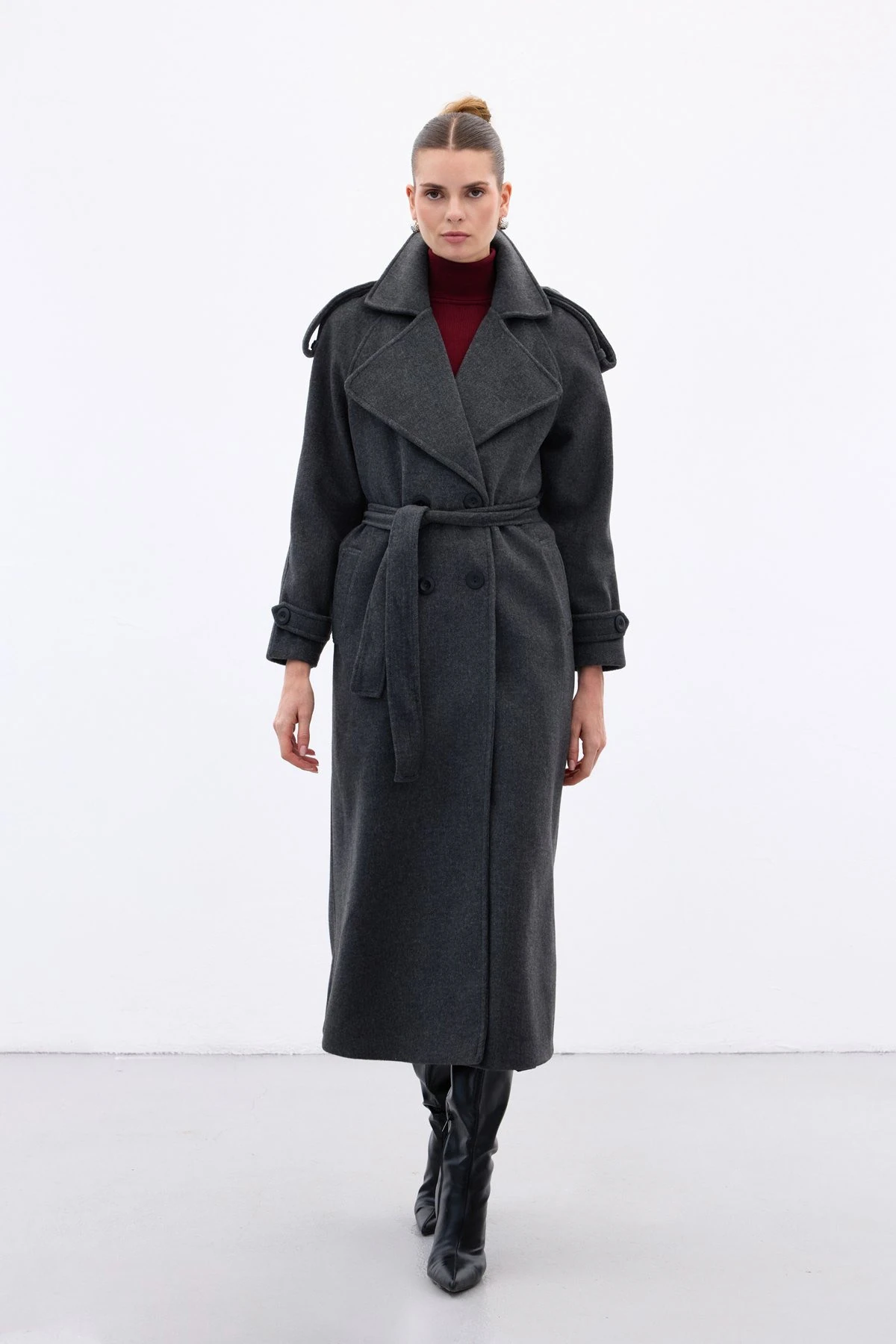 Apolet Detaylı Geniş Yaka Uzun Kadın Kaban - Антрацит