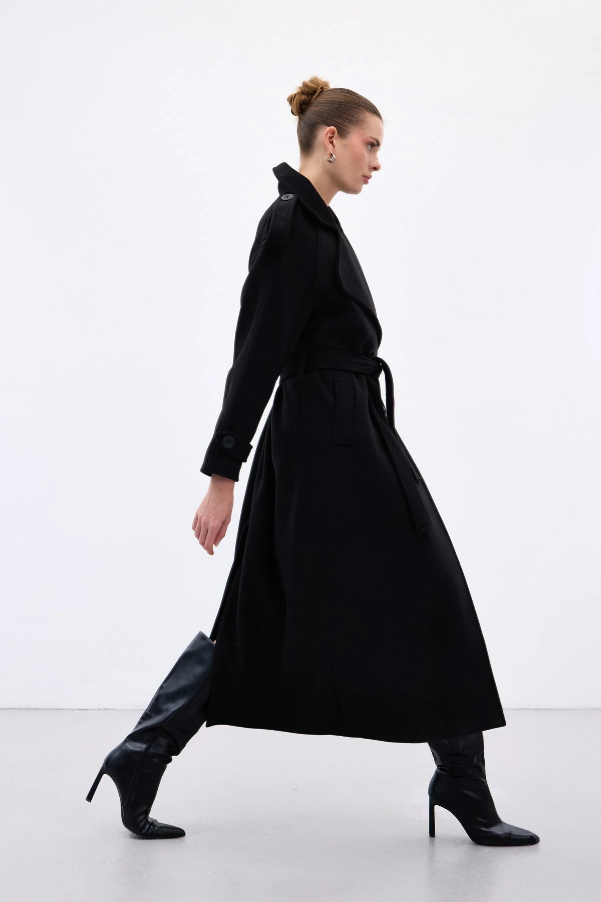 Apolet Detaylı Geniş Yaka Uzun Kadın Kaban - Черный