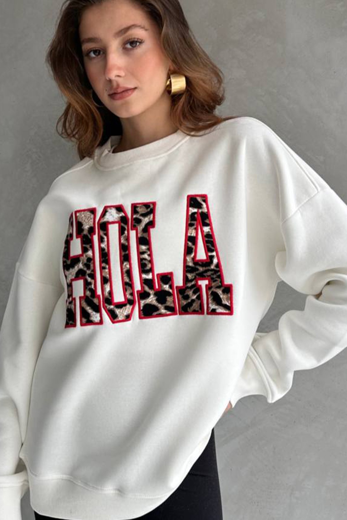 Oversize Kadın Bisiklet Yaka Sweatshirt Üç İplik Şardonlu HOLA Nakışlı - Ekru