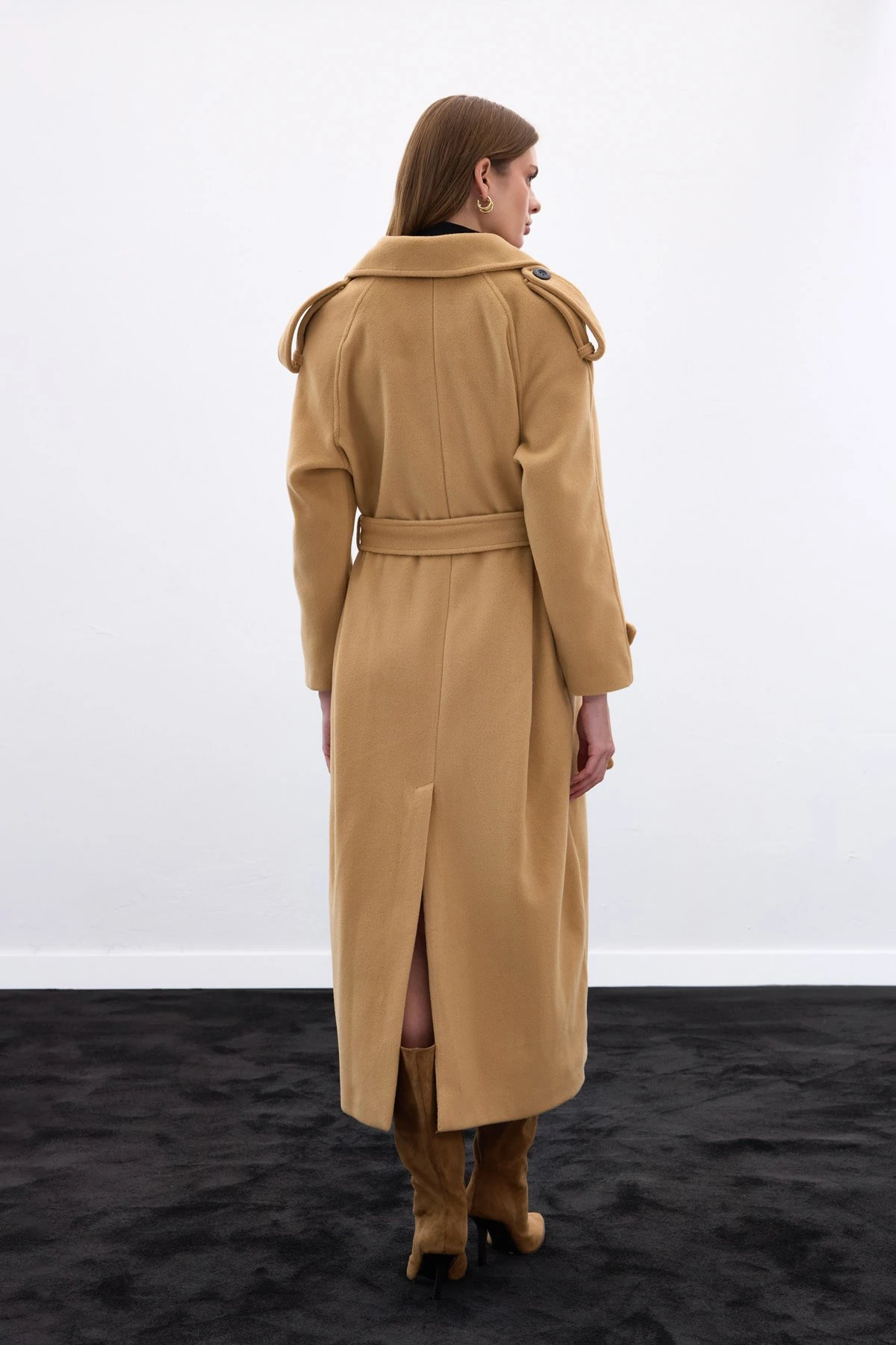 Apolet Detaylı Geniş Yaka Uzun Kadın Kaban - Верблюд