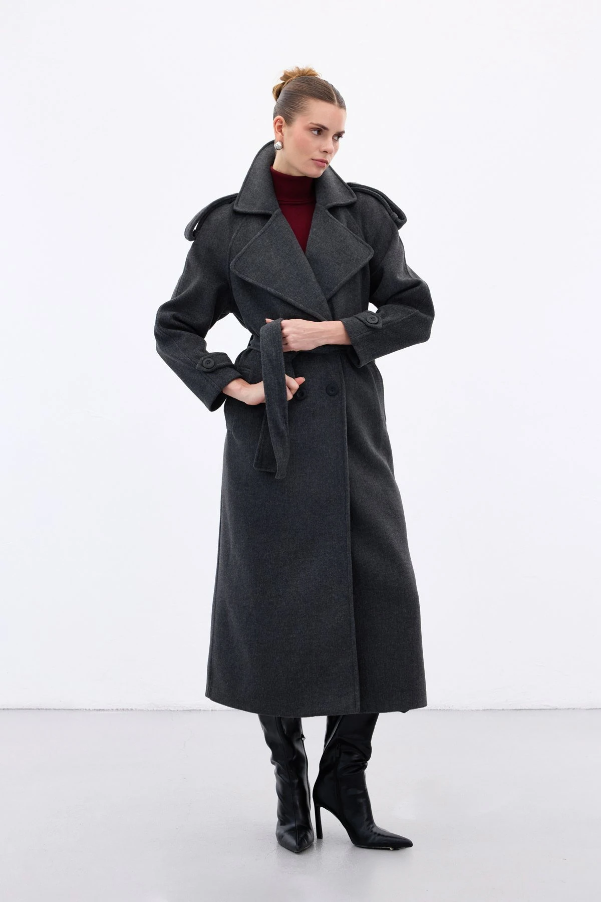 Apolet Detaylı Geniş Yaka Uzun Kadın Kaban - Антрацит