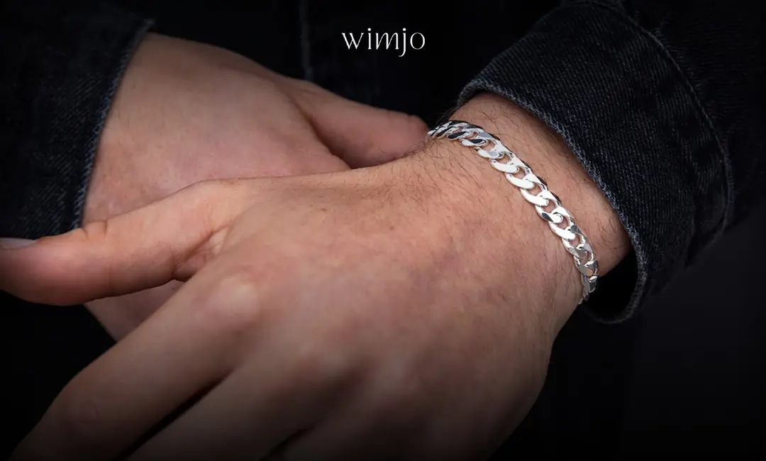 Erkekler Bilekliği Hangi Kola Takar?