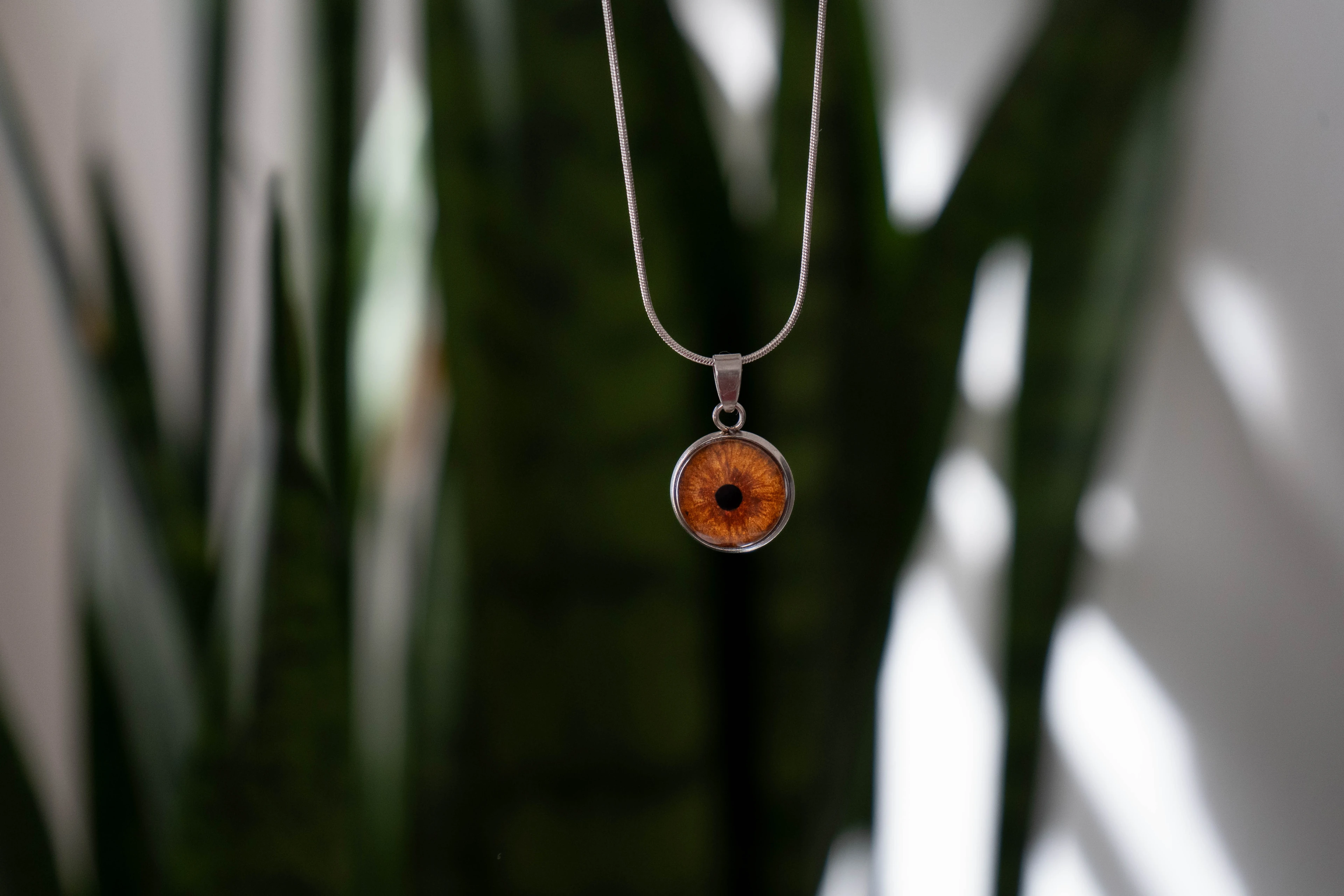 El Boyaması İris Kolye main variant image