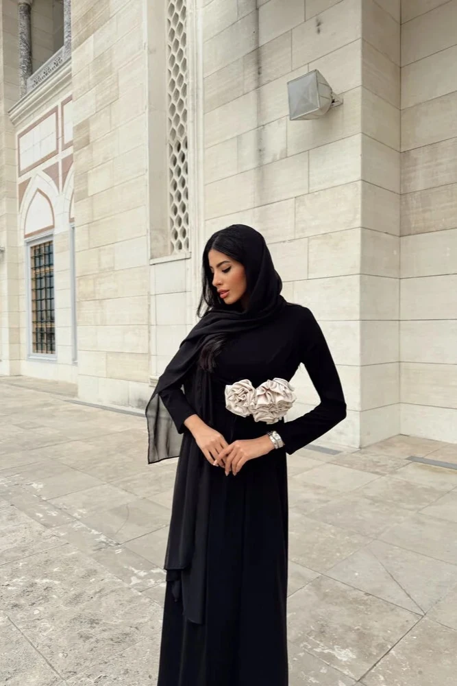 Kemer Detaylı Siyah Özel Tasarım Elbise
