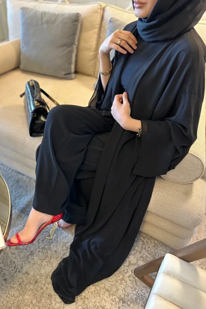 Classic Black Abaya | Essential Koleksiyon