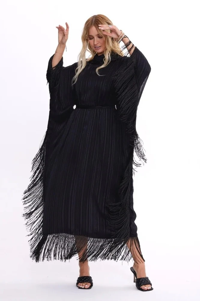 Püsküllü Siyah Elbise