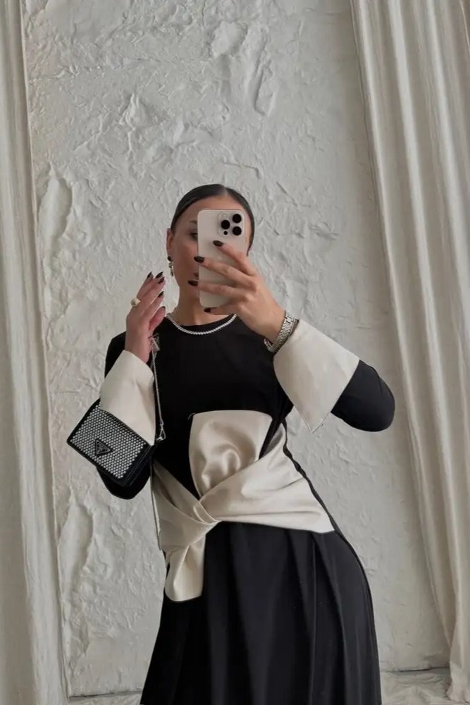 Siyah Beyaz Kuşak Detaylı Uzun Elbise