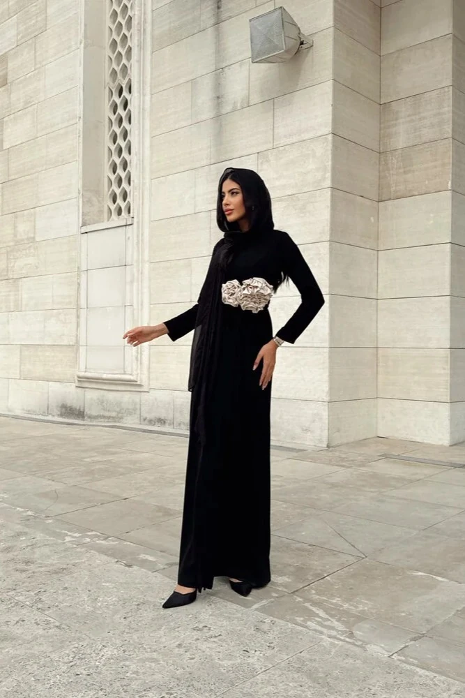 Kemer Detaylı Siyah Özel Tasarım Elbise