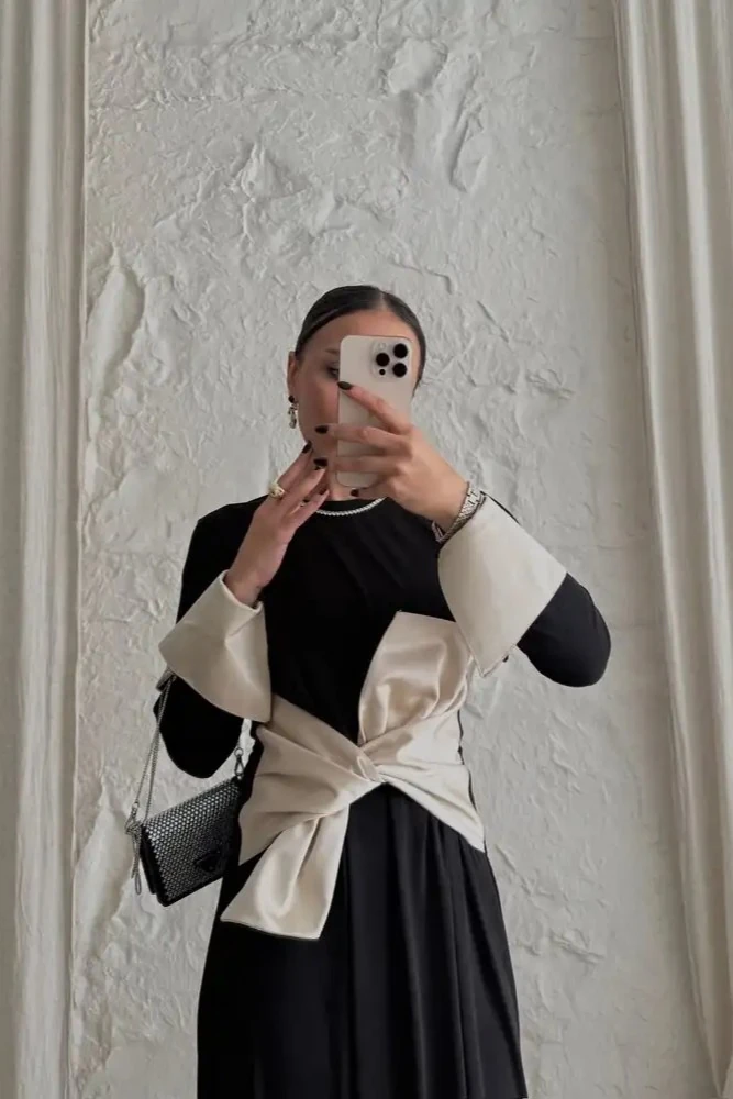 Siyah Beyaz Kuşak Detaylı Uzun Elbise