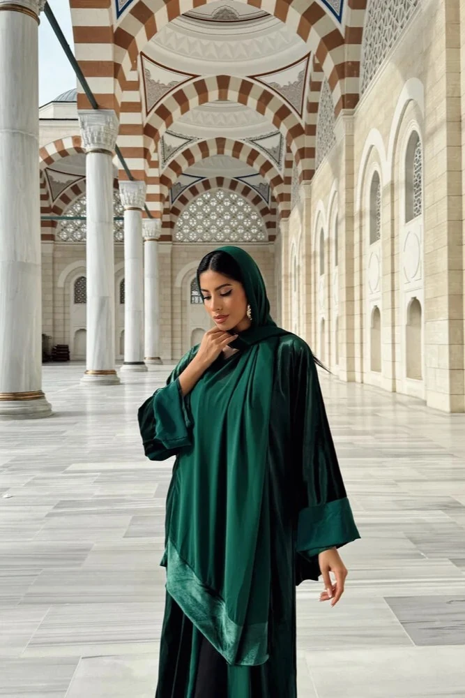 Zümrüt Yeşili Kadife Şal Detaylı Abaya