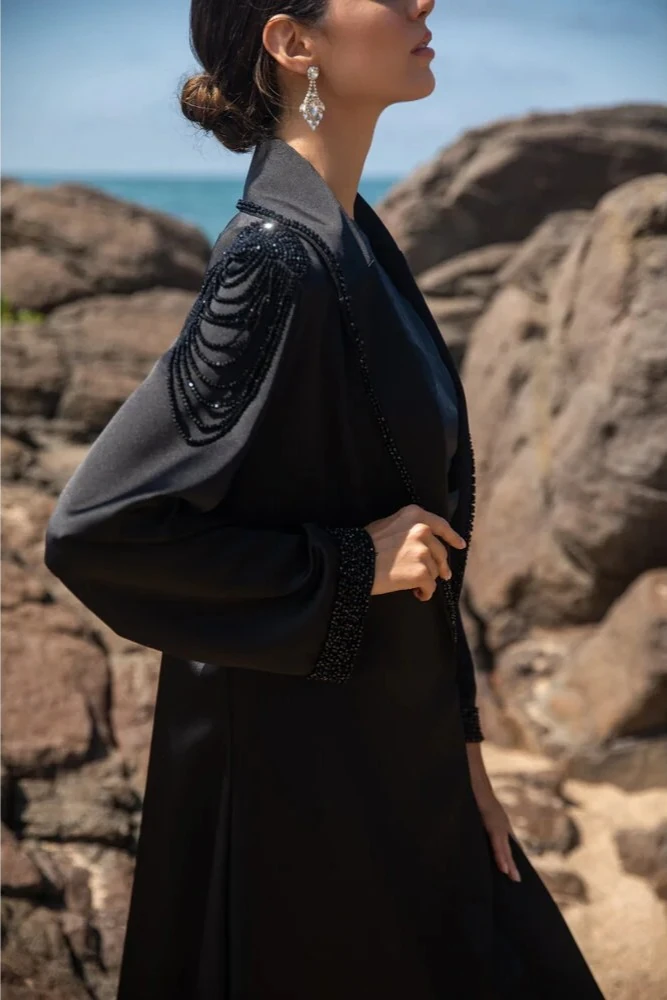 Noir Shimmer El İşlemeli Abaya ( Mevsimlik Kalın Kumaş )