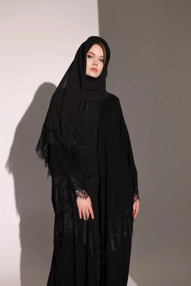 Siyah Dantelli Abaya