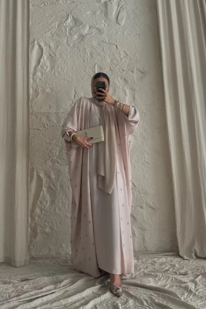 El İşlemeli Dubai İpeği Abaya Takımı