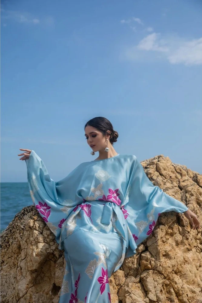 Mavi Floral Desenli İpek Takım