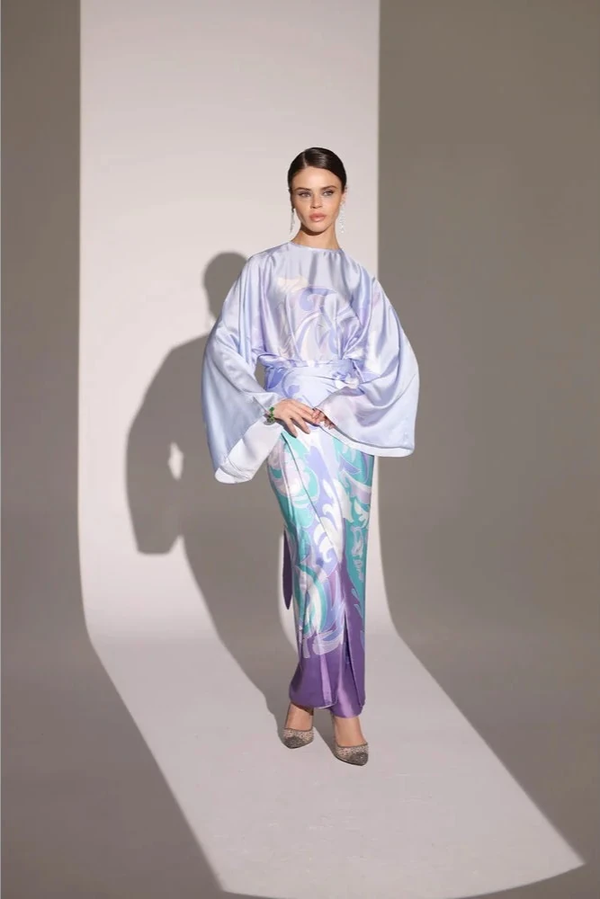 Lila Desenli Eteği 3 Şekilli İpek Elbise