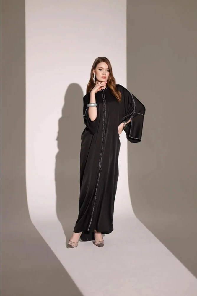 Taş Detaylı El İşlemeli Siyah İpek Abaya