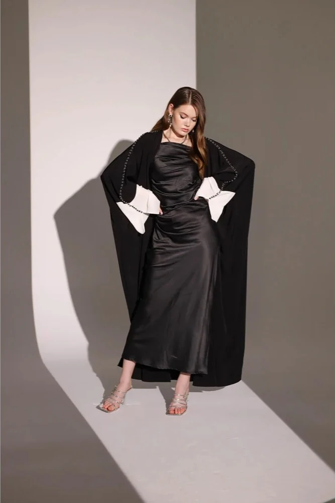El İşlemeli Siyah-Ekru Kontrast Abaya ve Şal Takımı