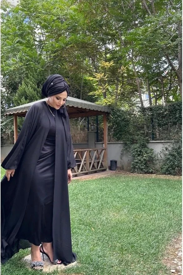 İç Elbiseli Saten Abaya Takımı