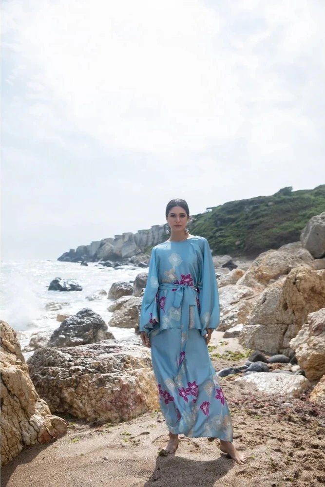 Mavi Floral Desenli İpek Takım