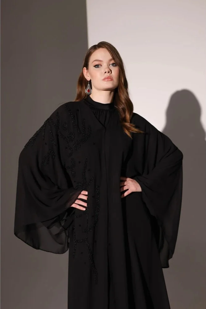 Tek Tarafı El İşlemeli Siyah Abaya