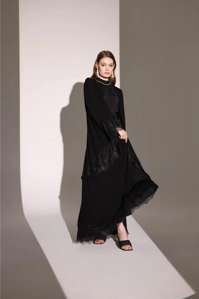 Siyah Dantelli Abaya