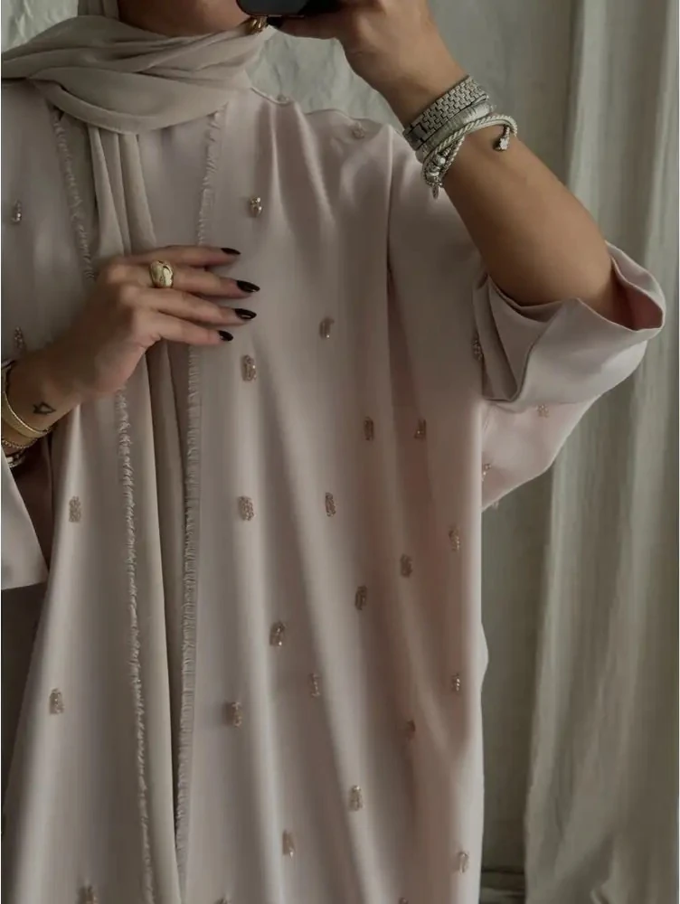 El İşlemeli Dubai İpeği Abaya Takımı