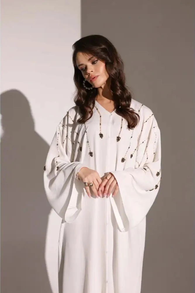 Beyaz İşlemeli Abaya