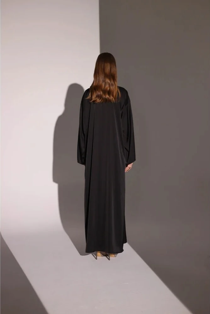 Saten Görünümlü İpek Siyah Abaya Takım – İç Elbiseli İki Parça Set