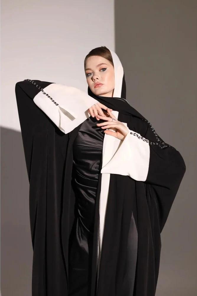 El İşlemeli Siyah-Ekru Kontrast Abaya ve Şal Takımı