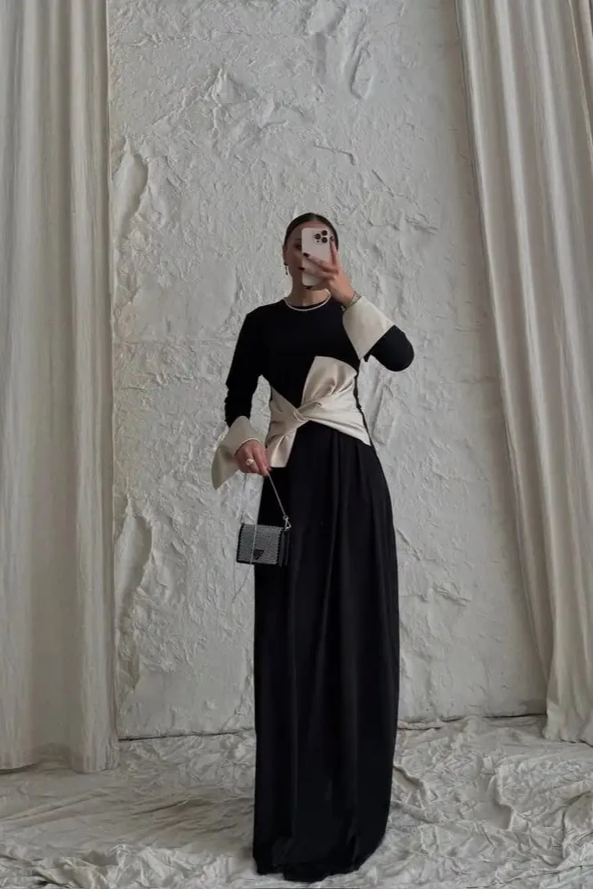 Siyah Beyaz Kuşak Detaylı Uzun Elbise